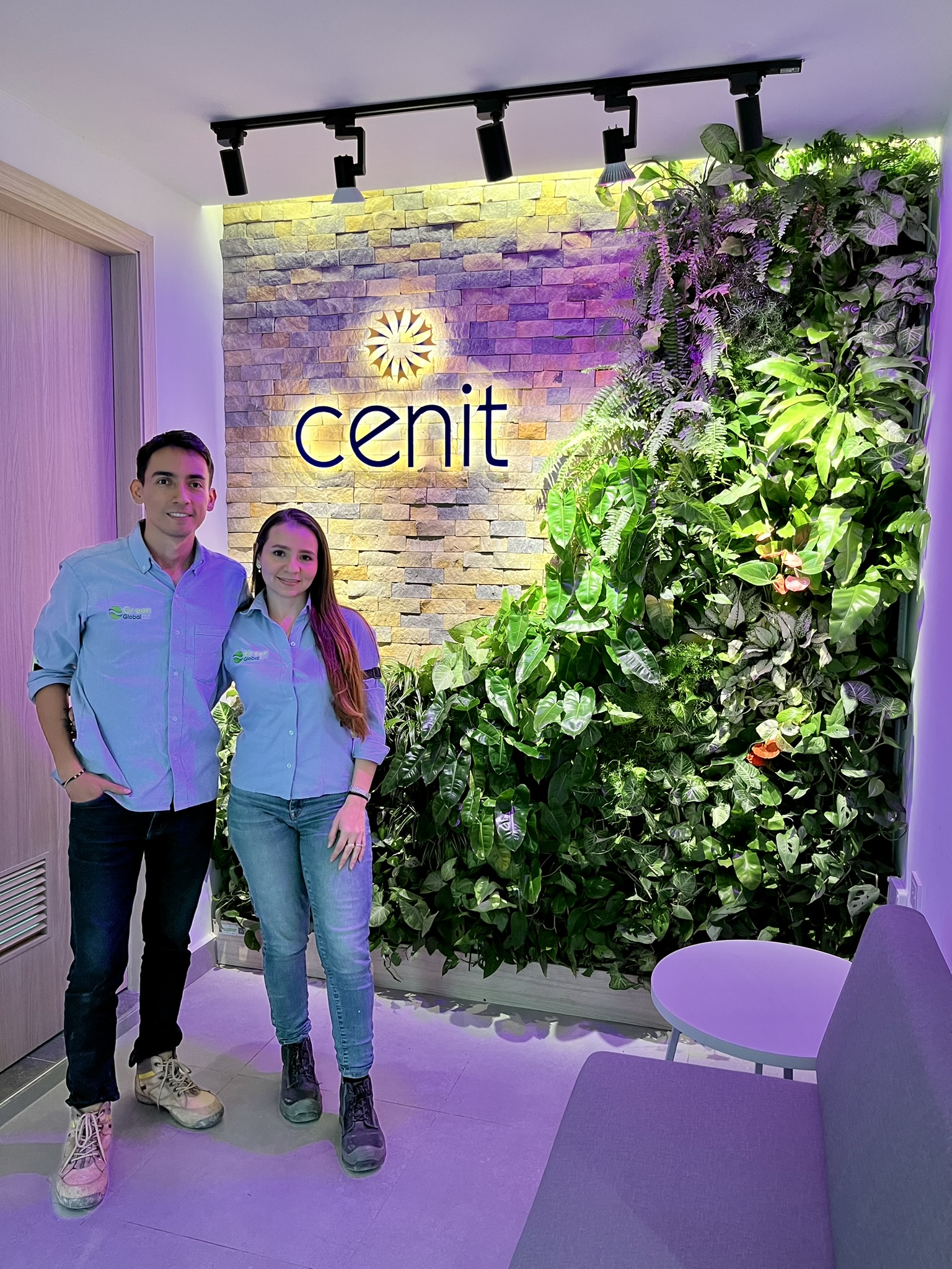 Jardín vertical instalado en oficinas de CENIT-ECOPETROL